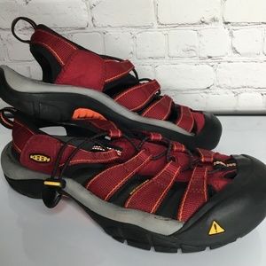 KEEN Women's Newport Water Shoes Sandals Size 9,5 Red Athletic Slip-on